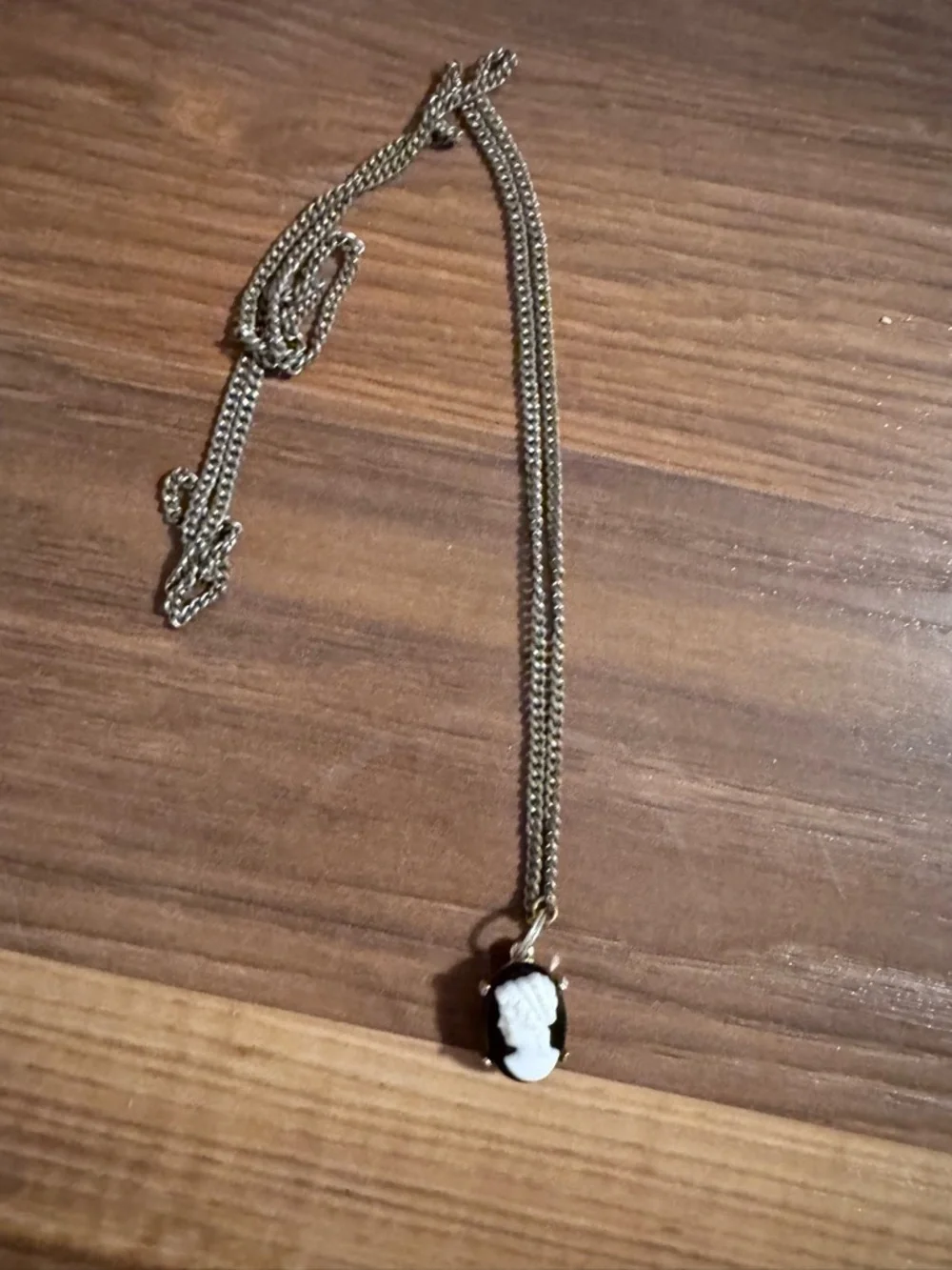 VINTAGE Estate Black and White Cameo Pendant Necklace - Picture 2 of 6